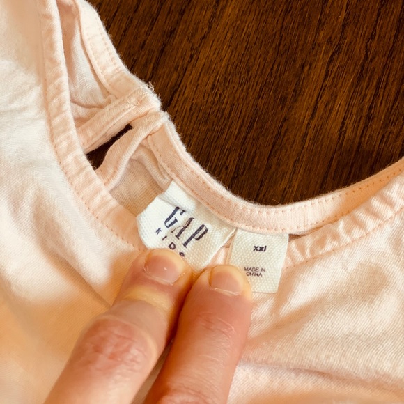 ⚡️2/$25⚡️GAP Girls’ Embroidered Hem Tee - Picture 6 of 7
